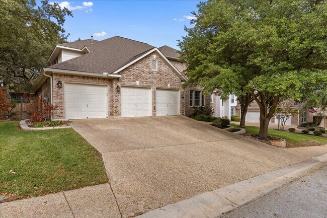 Building Photo - 4 Bedroom 3.5 Bath Heights At Stone Oak Subdivision