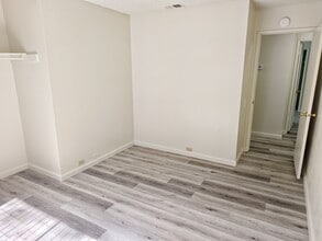 Building Photo - Governor's Square Apartments