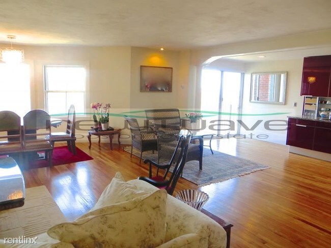 Building Photo - 3 br, 2 bath  - 242 Beacon St Apt 8
