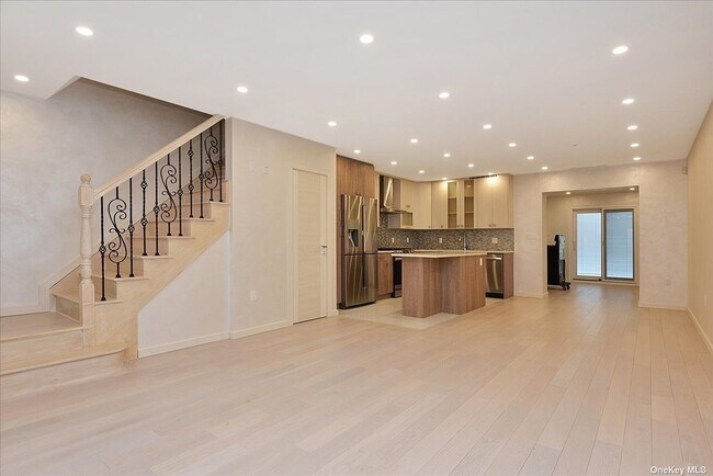 Building Photo - 144-24-144-68 68th Dr