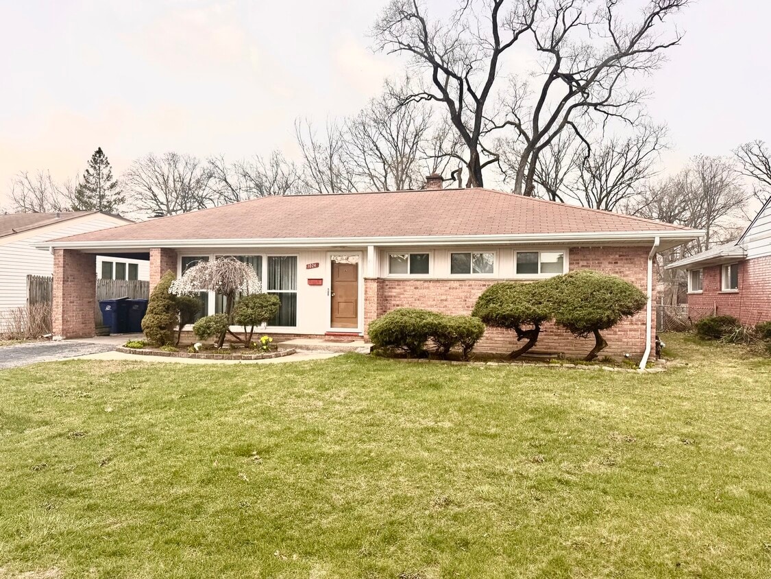 Primary Photo - 1024 Longaker Rd