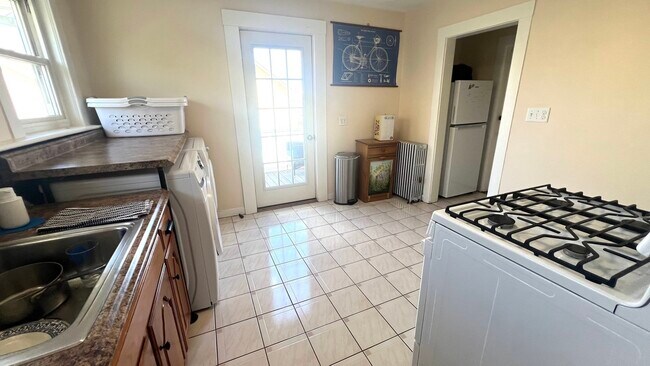 Building Photo - 36-38 Willard Ave. Unit 2