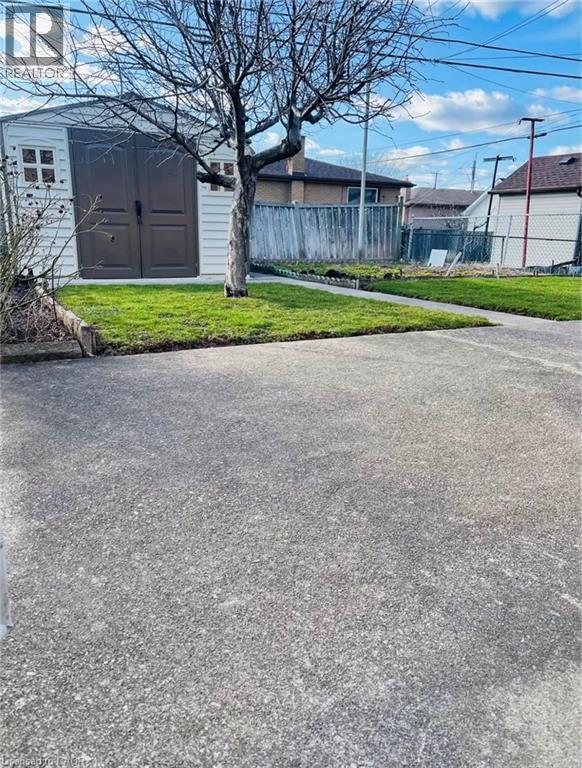 Photo du bâtiment - 14 Adair Ave S