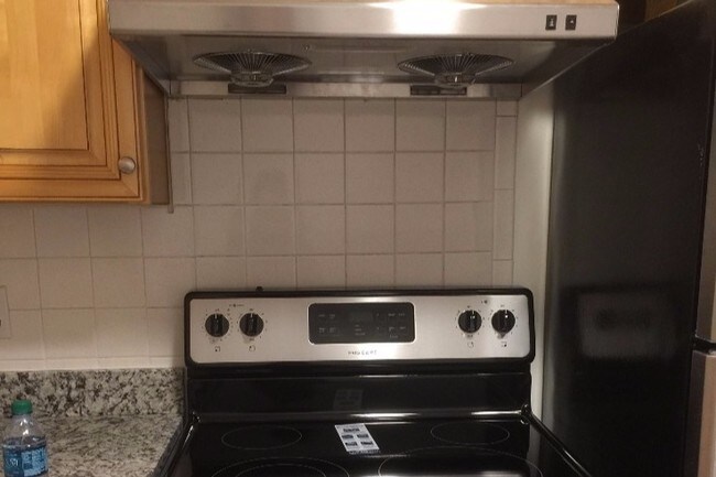 Kitchen - 100 Grandview Ave