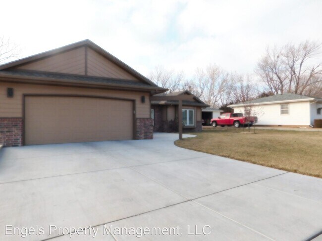 Building Photo - 3 br, 2 bath House - 517 N Village Rd