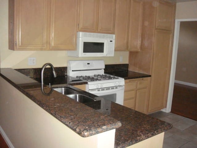 Building Photo - 739 Avenida Abeja