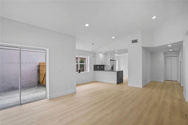 Foto del edificio - 9354 Arborwood Cir
