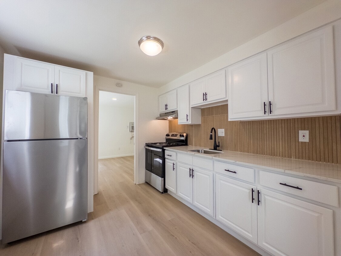 Primary Photo - Meadowbrook Apartments