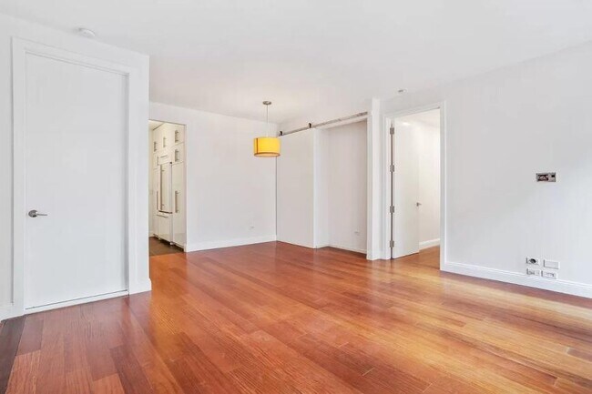 Foto del edificio - 3 bedroom in NEW YORK NY 10280