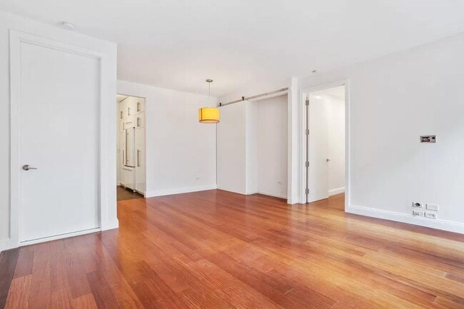 Building Photo - 3 bedroom in NEW YORK NY 10280