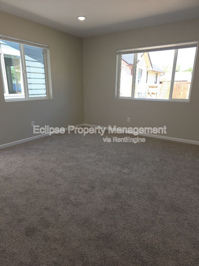 Building Photo - 2839 Elm Ave