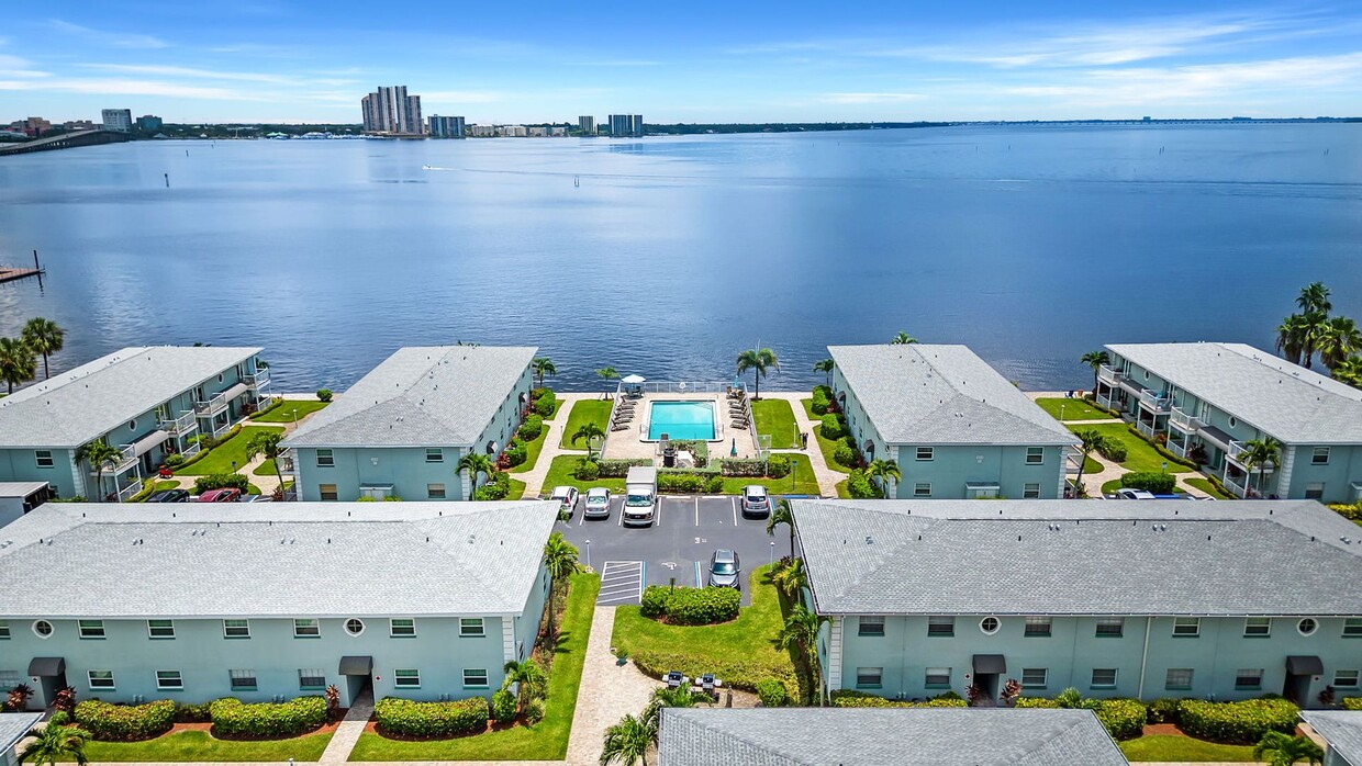 Primary Photo - Palms at Waters Edge 3344-M6