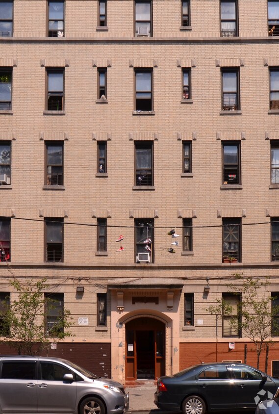 Foto del edificio - 53 E 182nd St