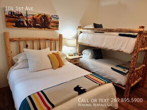 Building Photo - 104 1st Ave