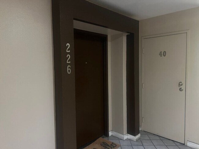 Foto del edificio - Beautifully located 2 Bedroom, 2 Bathroom, Canoga Park Condominium for Lease!