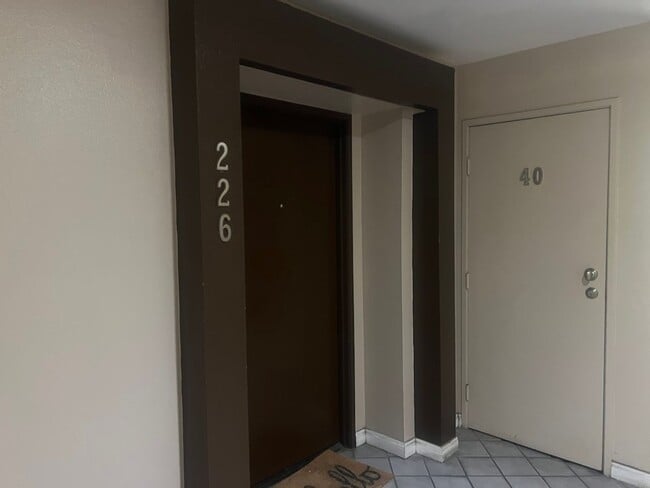 Building Photo - Spacious 2 Bedroom, 2 Bathroom, Canoga Par...