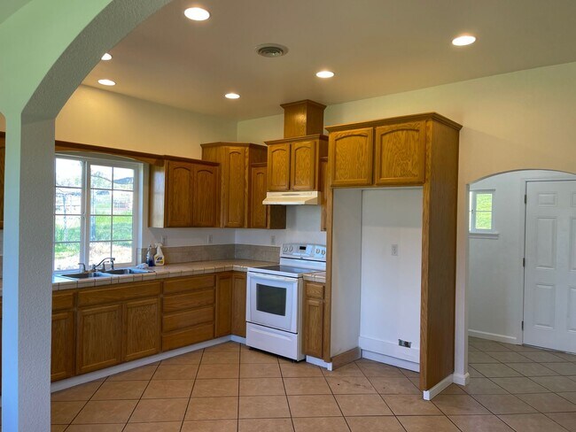 Foto del edificio - 2br Home on Acreage - Animals Welcome!