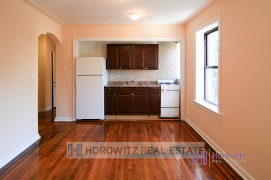 Primary Photo - 3744 61st St