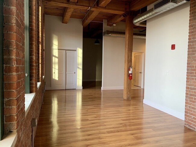 Building Photo - 49 Melcher St
