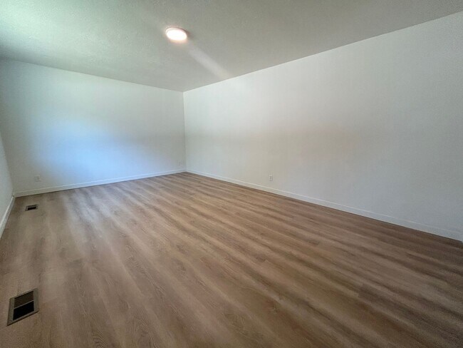 Foto del edificio - 3850 N Collister Dr