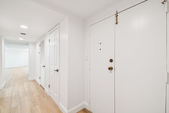 Building Photo - 2611 Bayshore Blvd