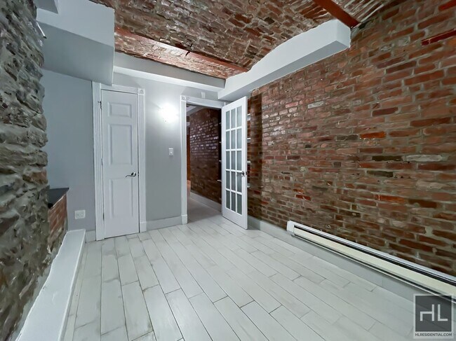 Foto del edificio - E 18TH ST.