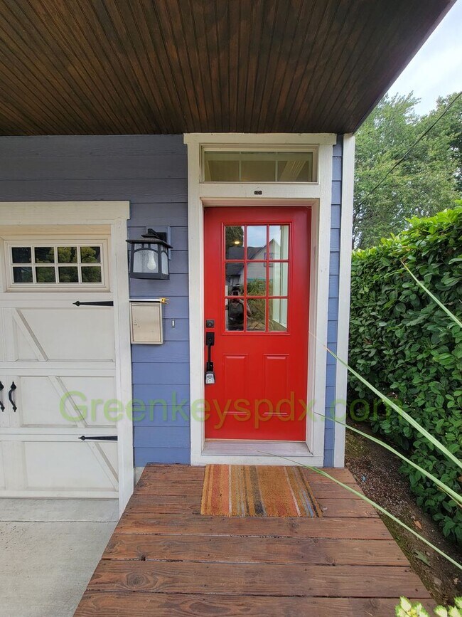 Building Photo - Beautiful 2-Story house in North Portland
