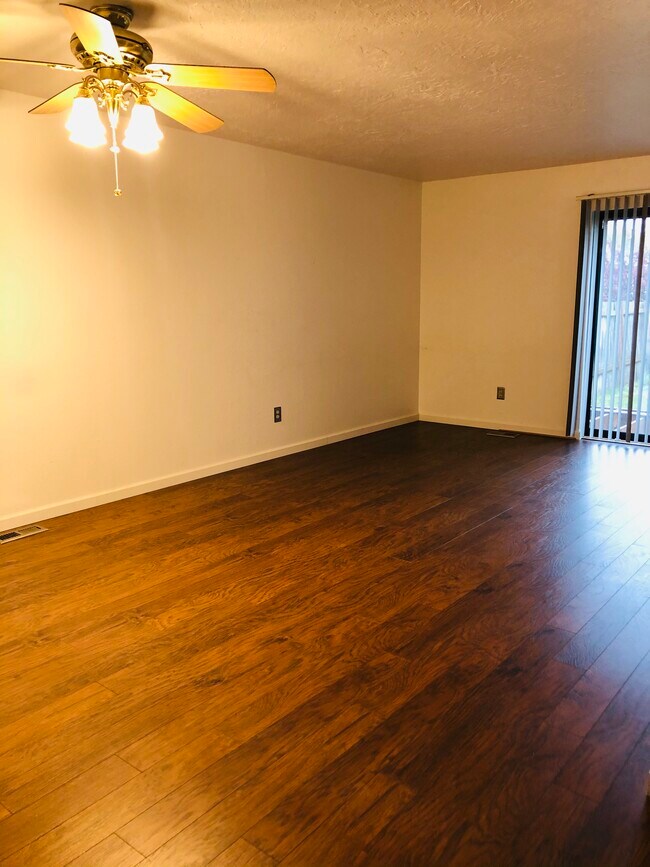 New laminate flooring - 530 Glacier Bay Cir