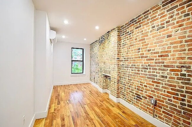 Foto del edificio - 588 Quincy St