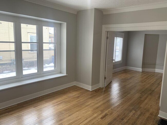 Foto del edificio - 842 Eastern Ave SE