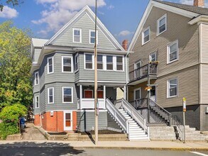 Building Photo - 471 Medford St