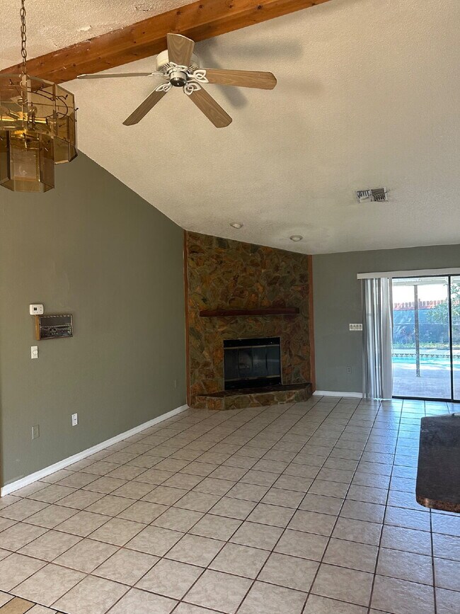 Foto del edificio - Large 3 Bedroom, 2 Bathroom, Oversized 2 C...