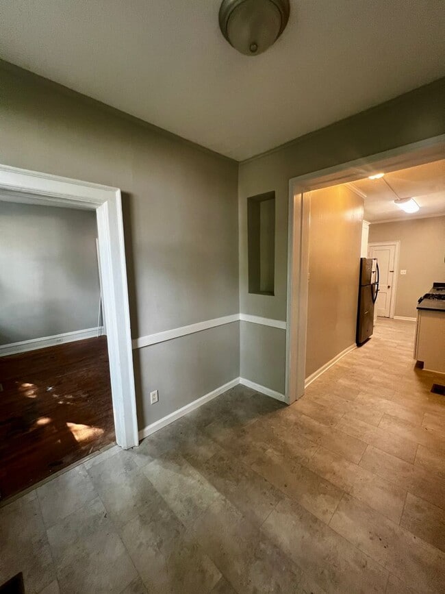 Building Photo - 2309 Grove Ave