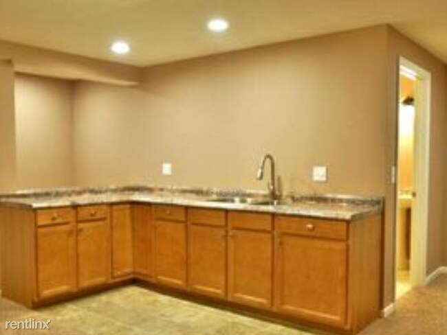 Building Photo - 4 br, 3.5 bath House - 3819 S 189th Ave