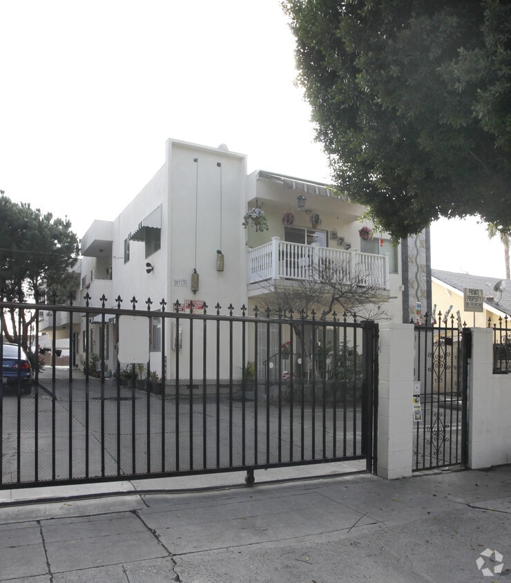 Primary Photo - 5722 La Mirada Ave