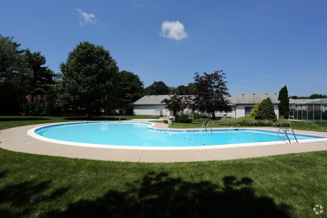 Área de piscina - Spring Garden Townhouses