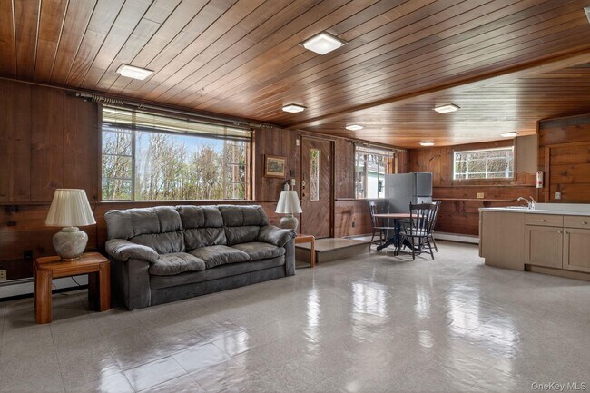 Foto del edificio - 353 Candlestick Hill Rd