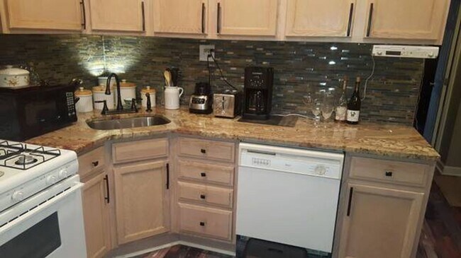 Photo - Modern 3 bed, 2 bath, south side flats rental House