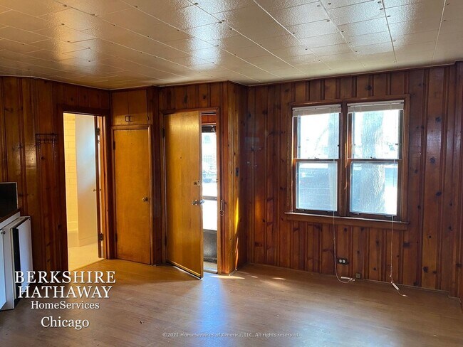 Building Photo - 728 W BELDEN Avenue