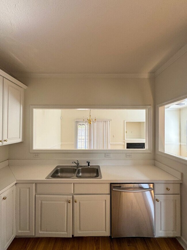 Foto del edificio - Charming 3 Bed 2.5 Bath Fayetteville Home