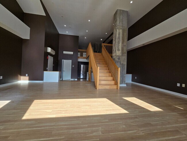 Building Photo - 212 Brown St