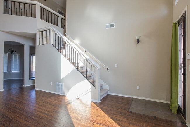 Foto del edificio - BEAUTIFUL EASTSIDE HOME FOR RENT