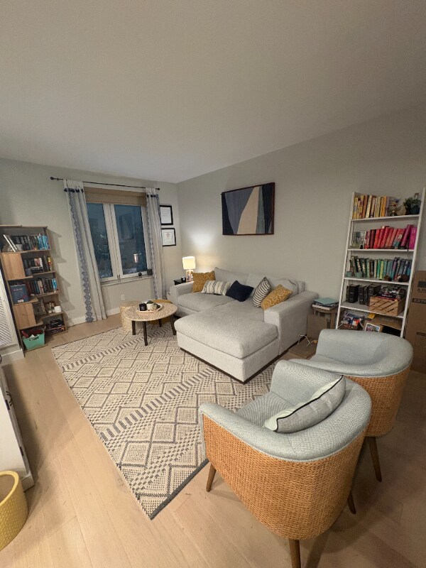 Building Photo - 932 Broadway