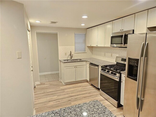 Building Photo - 2241 Runnymeade Dr
