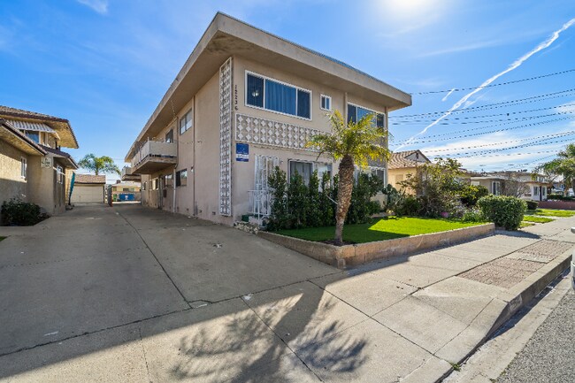 Building Photo - 12236 Manor Dr