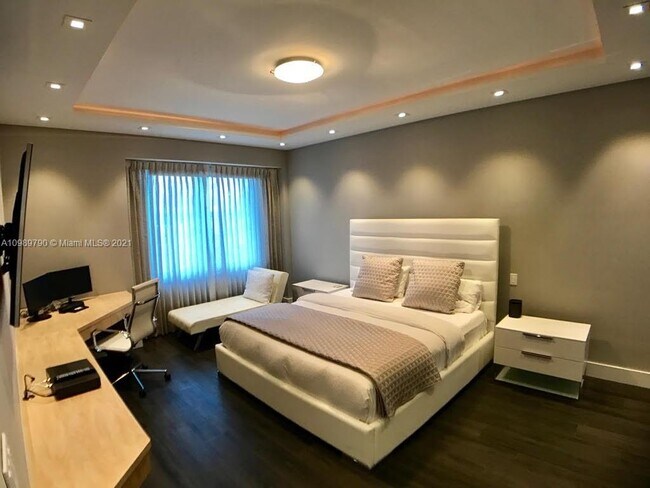 Building Photo - 2301 Collins Ave