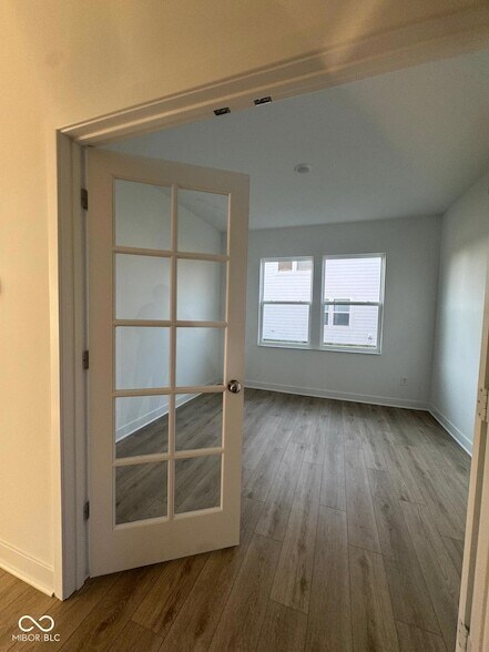 Foto del edificio - 7581 Fallsworth Dr