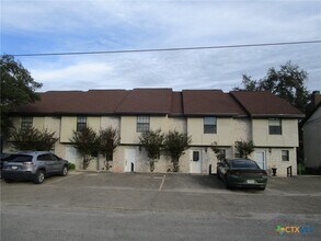 Building Photo - 421 Watts Ln
