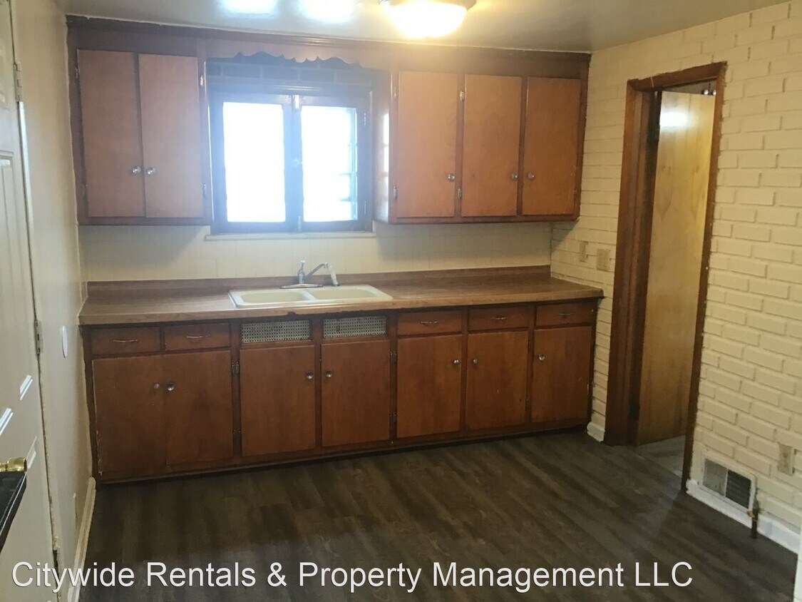 Foto principal - 2 br, 1 bath House - 5921 N 42nd St