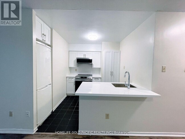 Building Photo - 1055 Bay St.